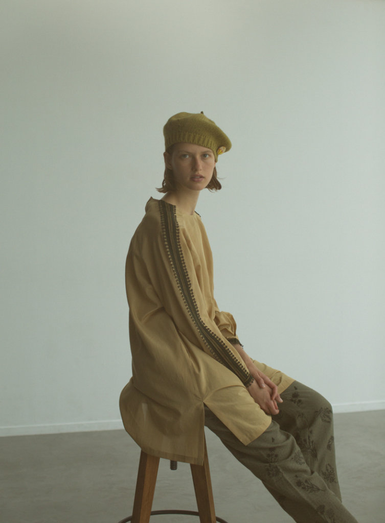 HAT: SO182 YELLOW / LONG BLOUSE: LOP61 MUSTARD / PANTS: EP73 KHAKI
