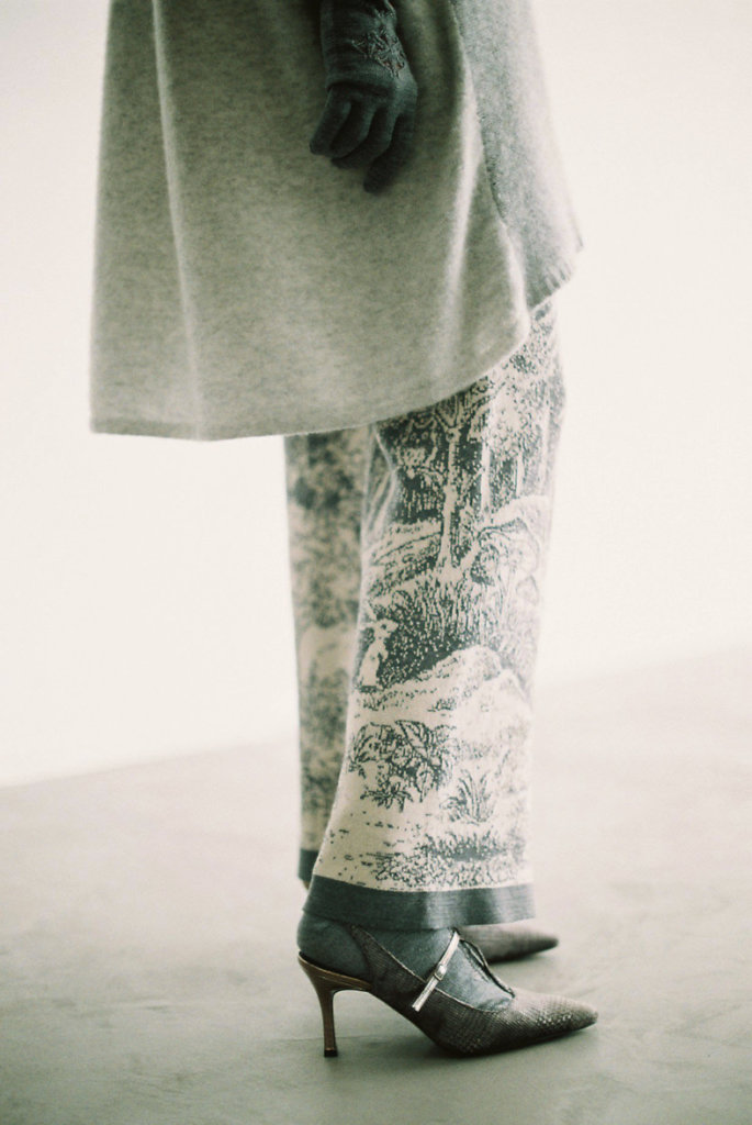 LONG KNIT PULL OVER: FC364 L.GREY / PANTS: SO177 GREY / GLOVES: AU28A GREY / SOCKS: AU-27A GREY