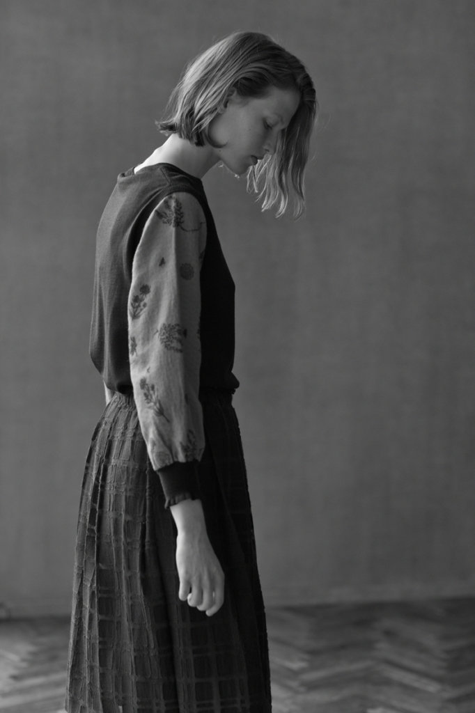 KNIT PULL-OVER: FC368 NAVY*MUSTARD / SKIRT: PS13 NAVY