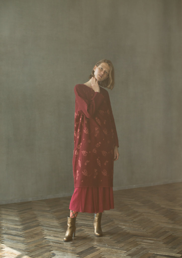 DRESS: EOP71 RED / SKIRT: LS78A RED / SOCKS: DS-72C CORAL PINK