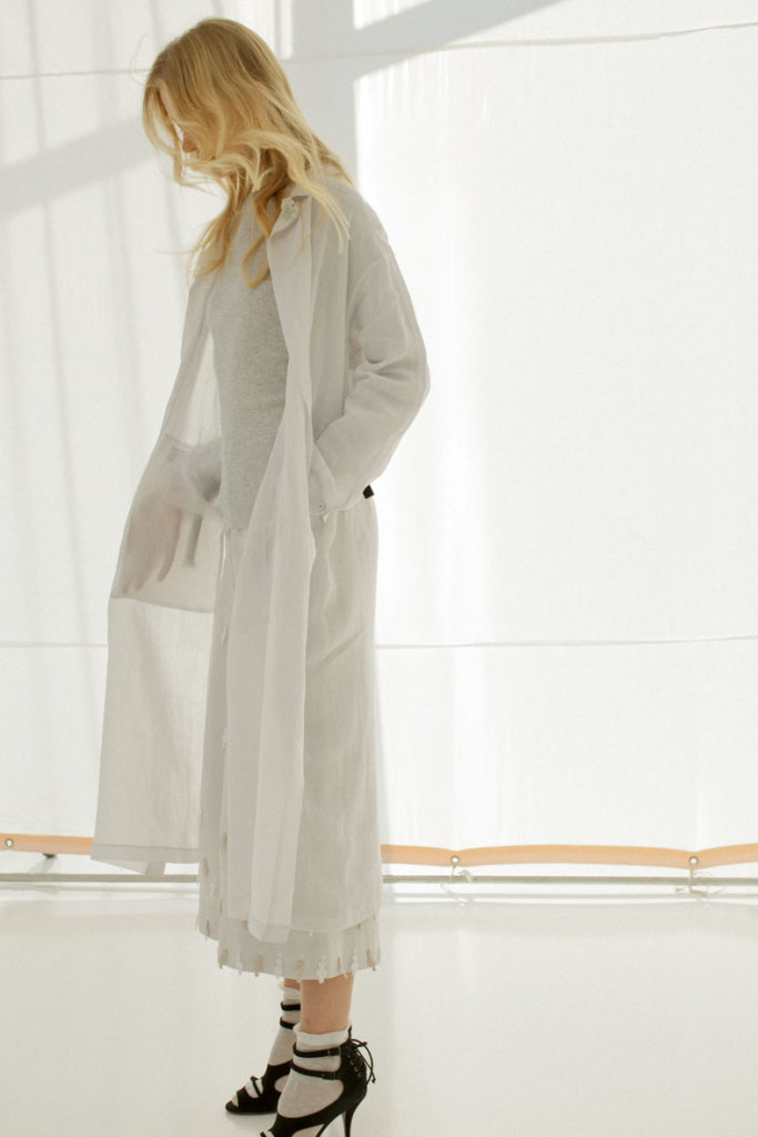 COAT: LC79 LOW WHITE / KNIT: FC349 L.GREY / PANTS: EP95 LOW WHITE / SOCKS: AM-688 WHITE