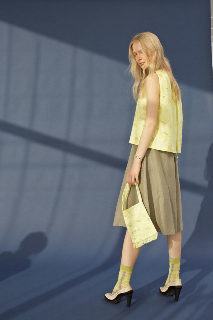 BLOUSE: EB86 YELLOW / SKIRT: WS97 KHAKI / BRACELET: AC120B MULTI COLOR / BAG: BAG34 YELLOW / SOCKS: AM-695HS LIME