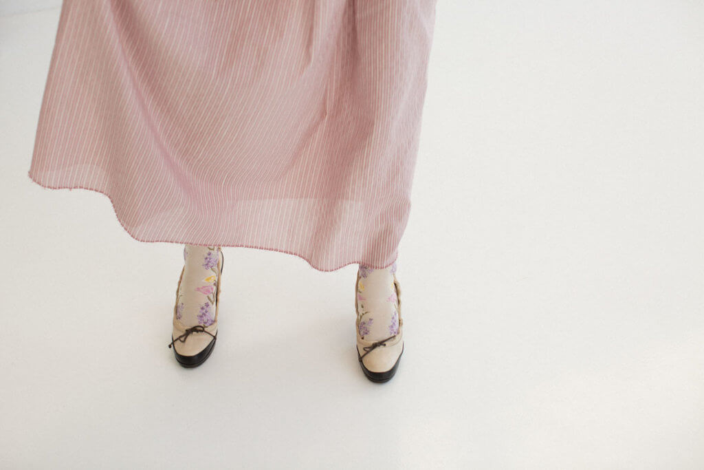 SKIRT: WS102 PINK / SOCKS: AM-692 IVORY