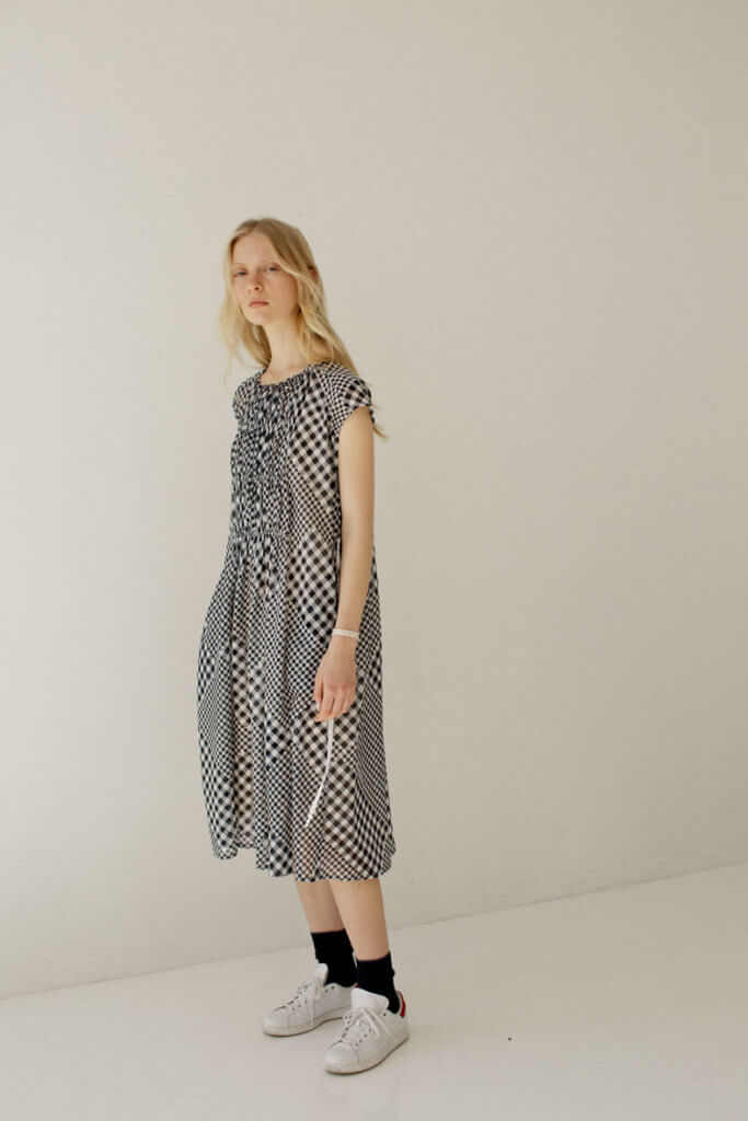 DRESS: EOP88 NAVY / BRACELET: AC122B WHITE ONYX*MOONSTONE / SOCKS: AI-205E: ROLEX NAVY