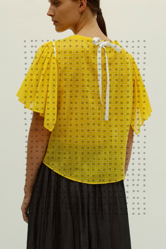 TOPS: PT18 YELLOW / SKIRT: LS78B BLACK