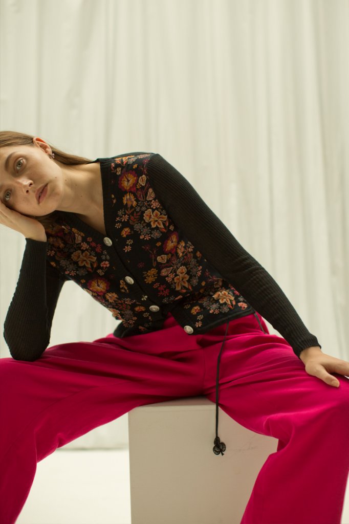 CARDIGAN: NF138-709 BLACK / PANTS: WP109 MAGENTA / PIERCES: AC128P PINK