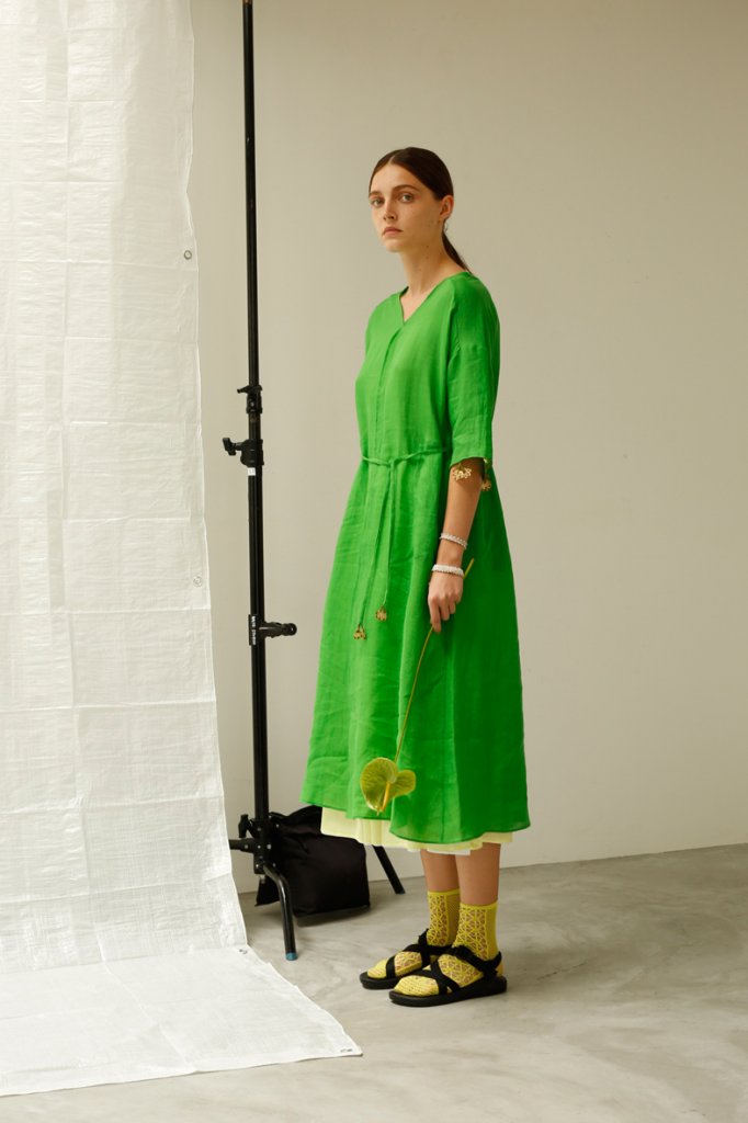 DRESS: LOP84 GREEN / SKIRT: LS78B LIME / SOCKS: DS-51C LIME / BRACELET: AC92D PEARL, AC121C PEARL