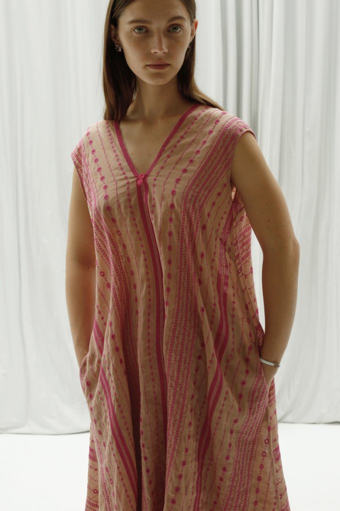 DRESS: EOP100 BEIGE*PINK / BRACELET: AC129 PINK / PIERCES: AC128P PINK