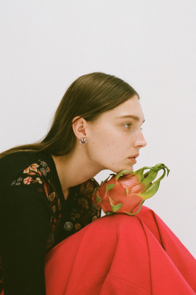 CARDIGAN: NF138-709 BLACK / PANTS: WP109 MAGENTA / PIERCES: AC128P PINK