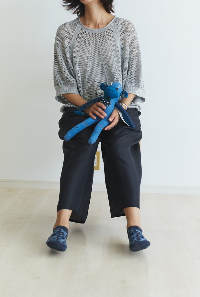 Knit Pull-Over: SO226 Silver, Pants: WP87-F73 N.Black/Black, Bracelet: AC121E Onyx-Natural, Pearl-Black, Socks: KT-151S Navy, Sock Monkey: SA2B Blue Mix