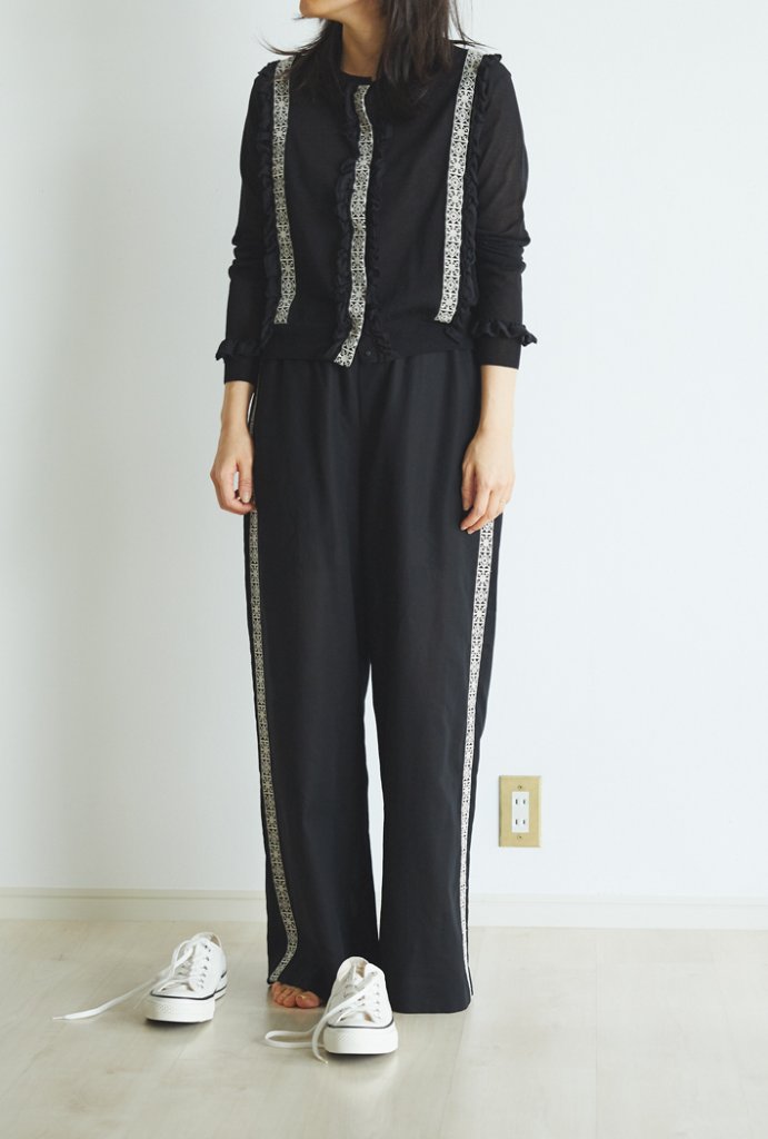 Knit Cardigan: VE185 Black*Ivory, Pants: EP129 Black*Ivory