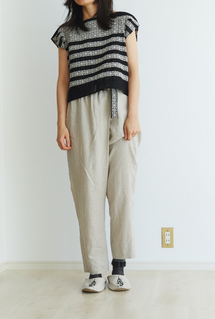 Tops: ET126 Black*Ivory, Pants: NP186-287A Terracotta, Belt: BT30 Black*Ivory, Socks: AS-177A Black, Babouches: SH9A Natural*Black