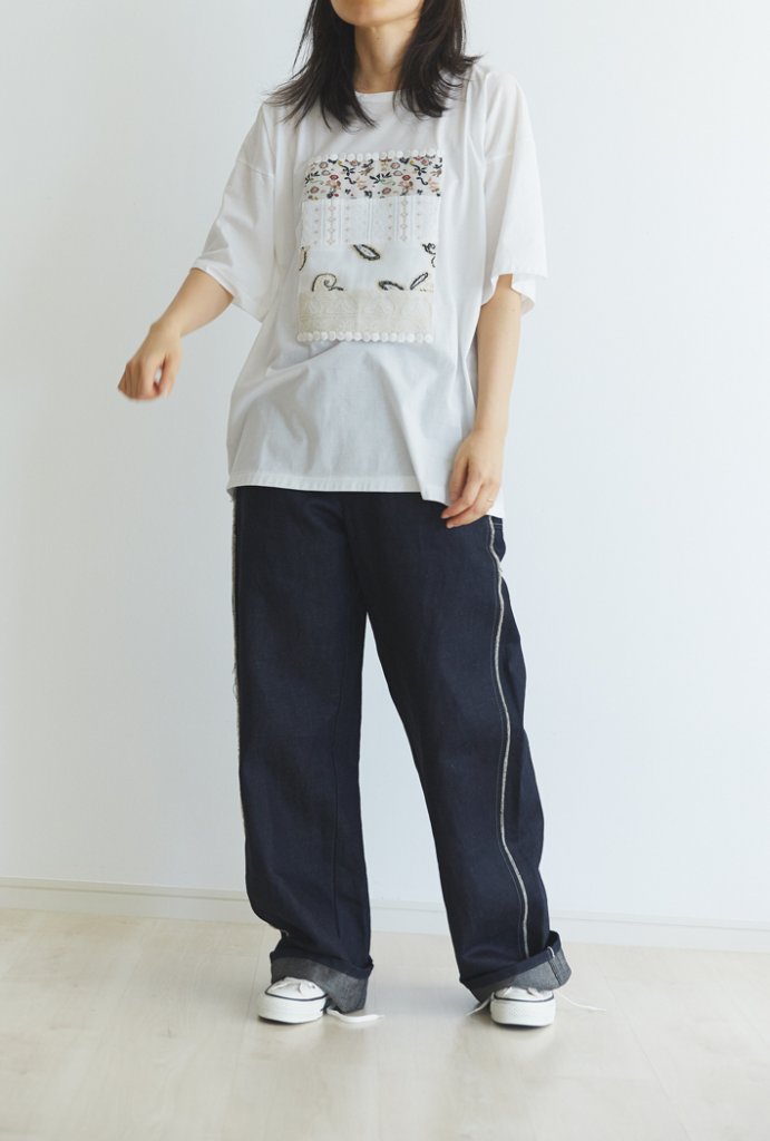 T-shirt: KNT231 White, Pants: GP1B Indigo