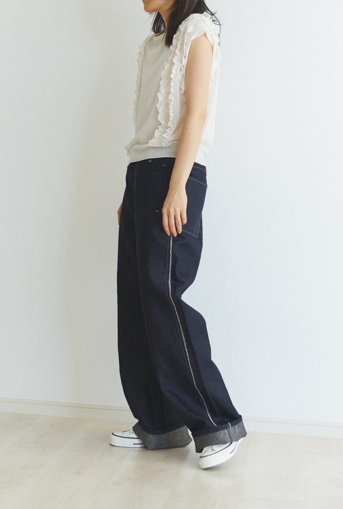 Knit Pull-Over: VE186 Ivory, Pants: GP1B Indigo