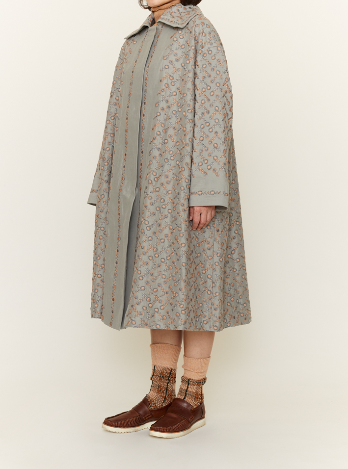 Coat: EC140 Grey, Knit Vest: AU53 Beige, Socks: AI-97B Beige