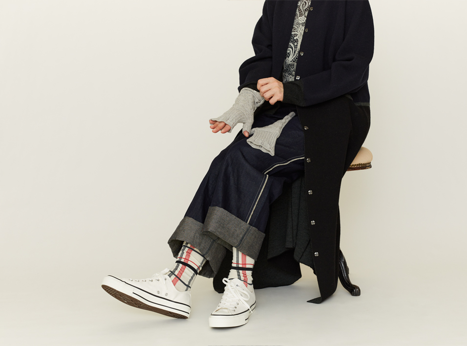 Knit Coat: FC410 Black Mix, Tops: MT94H-F53 Black/Ivory, Pants: GP1C Indigo, Gloves: AU52 Grey, Socks: AM-493A Ivory