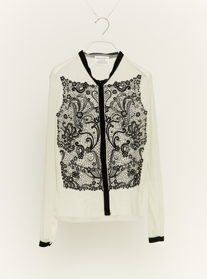 MT104E-F53: Low White/Black