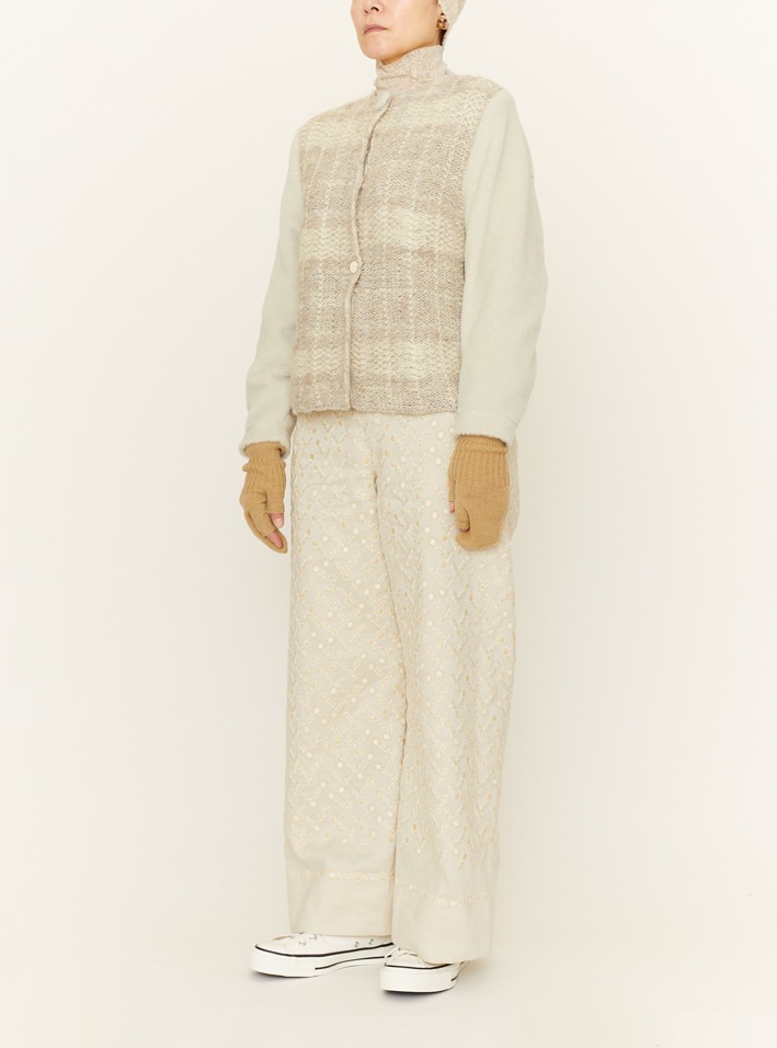 Jacket: FFJ12 Ivory, Mesh T-shirt: MT117-F78 Low White/Ivory, Pants: EP141 Ivory, Gloves: AU50 Beige