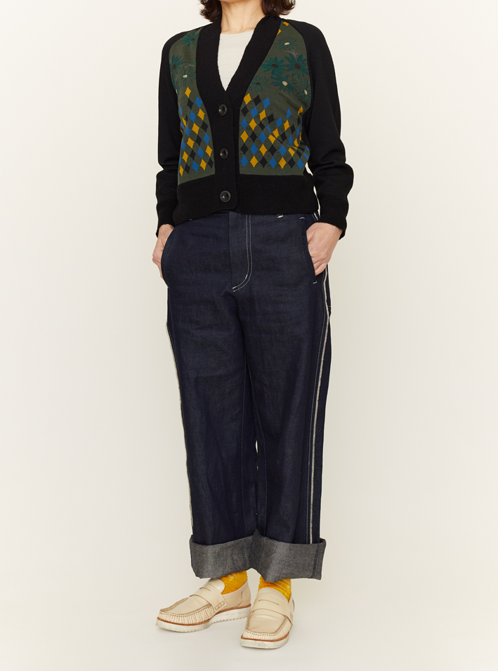 Knit Cardigan: NF148-675A Khaki, Pants: GP1C Indigo, T-shirt: KNT30L Ivory, Socks: AS-202 Yellow