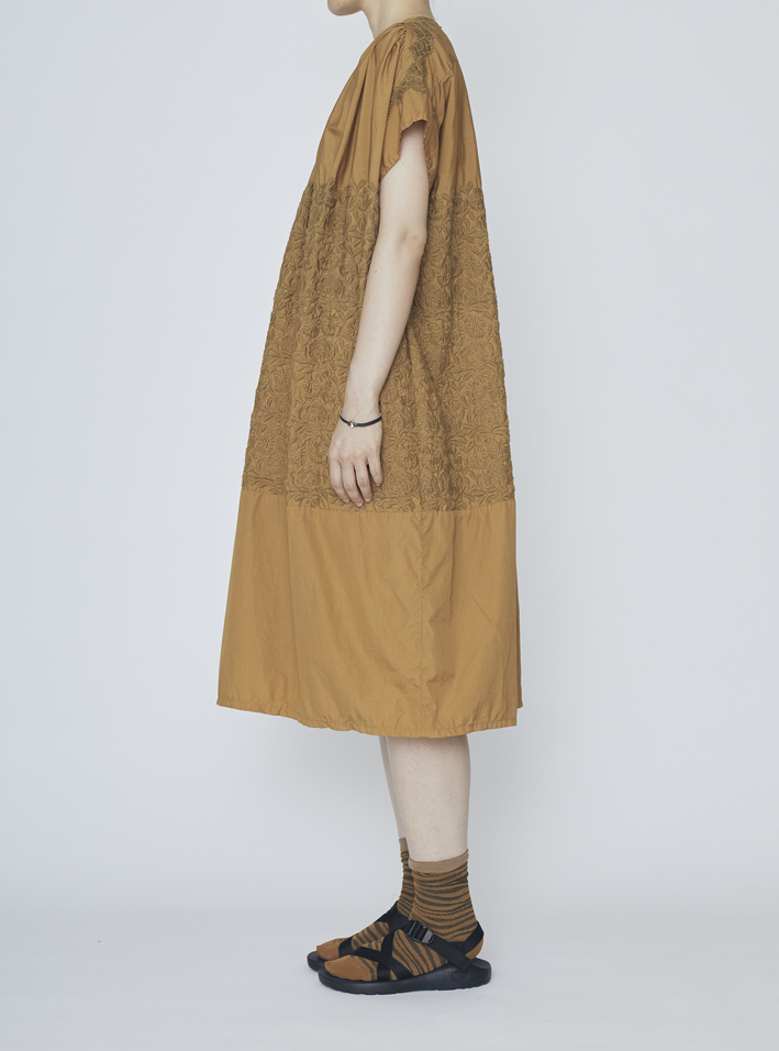 EOP158 SEPIA, SOCKS: KT-156 ZEBRA-CAMEL, BRACELET: AC129F NAVY