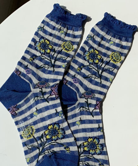 FLOWER ON CHECK SOCKS (BLUE)