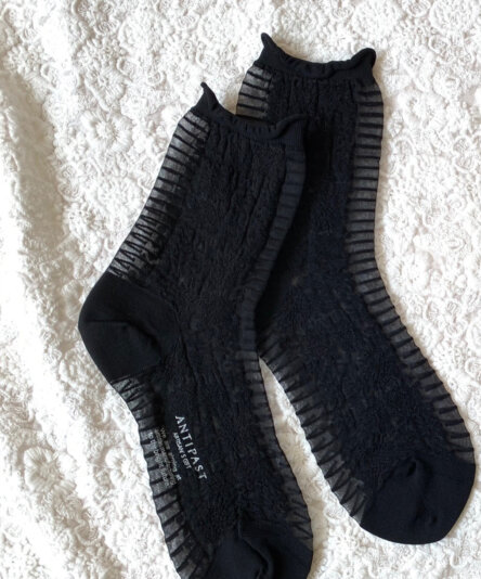 A MIDSUMMER NIGHT’S DREAM SOCKS (BLACK)