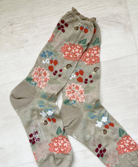 SWEET MEMORY SOCKS (BEIGE)