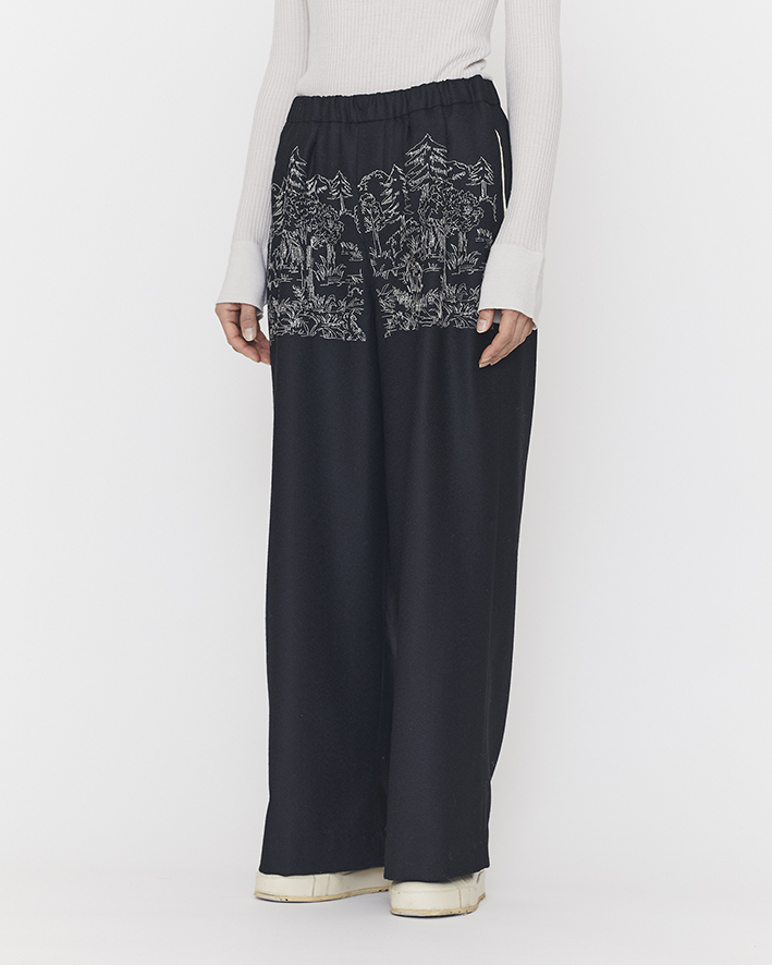 Knit Pullover: FC382C Ivory, Pants: EP191 Black