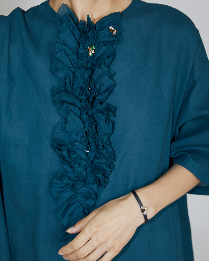 Dress: WOP168 Turquoise, Brooch (from top): AC96YS Black*Crystal, AC96YS Crystal*Green, Bracelet: AC129H Black*Crystal