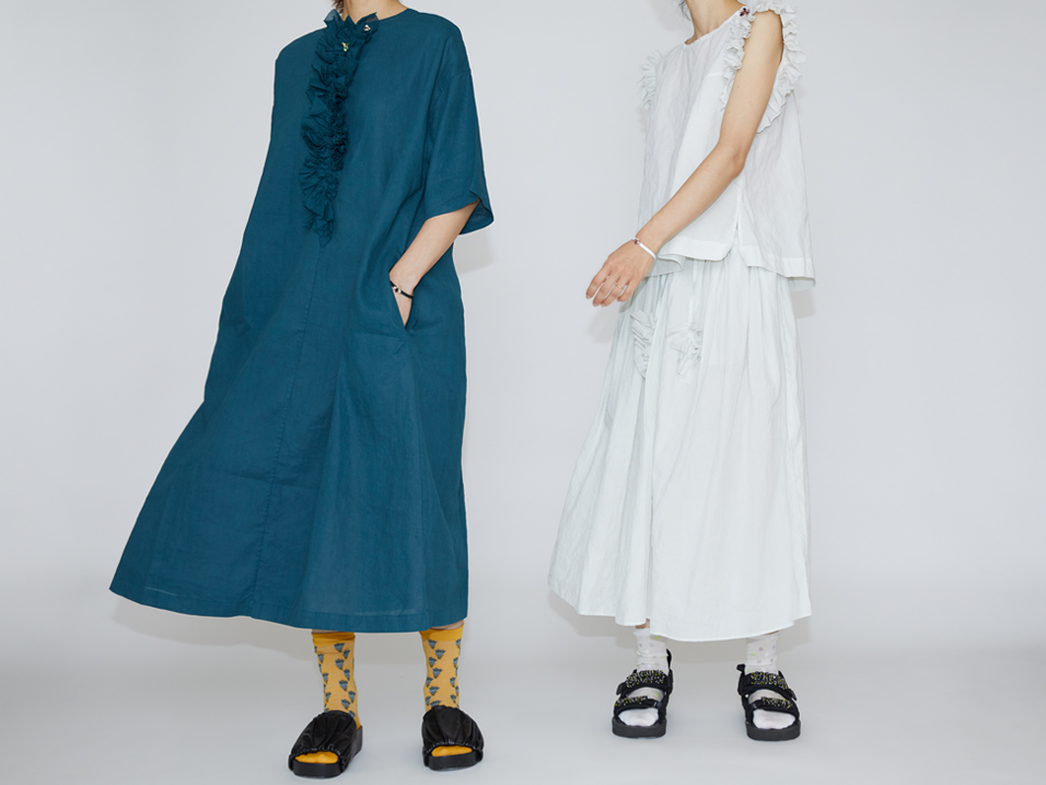 Left Dress: WOP168 Turquoise, Brooch (from top): AC96YS Black*Crystal, AC96YS Crystal*Green, Bracelet: AC129H Black*Crystal, Socks: KT-166 Yellow, Right Tops: WT164 Low White, Skirt: WS165 Low White, Socks: AM-785 Ivory, Brooch: AC95Y Purple*Pink, Bracelet: AC129H Purple*Pink