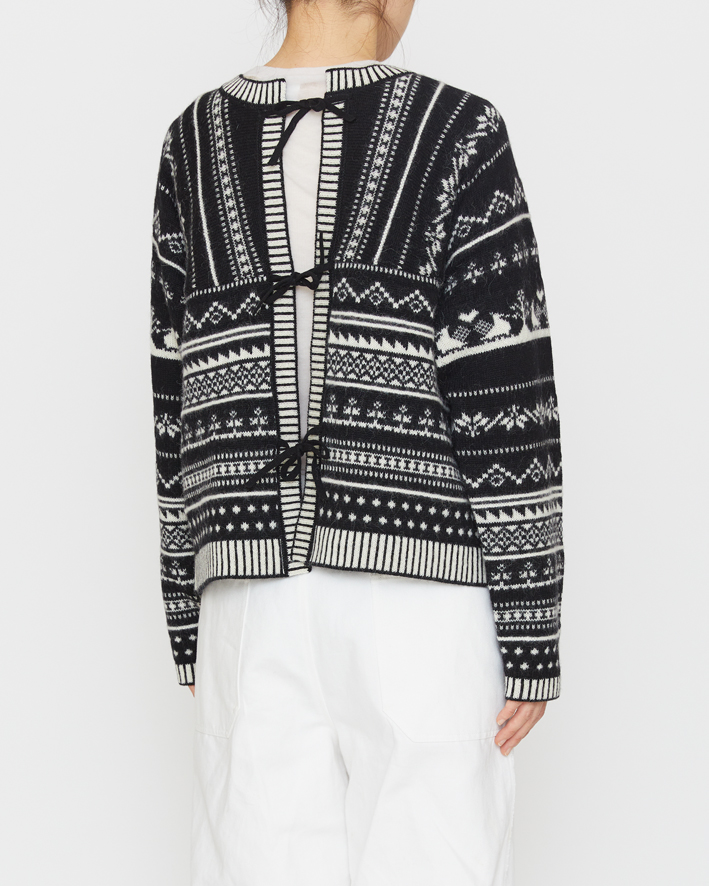 Knitted Tops: SO284 Black, Inner Knitted Tops: FC436 Ivory, Trousers: GP1I White