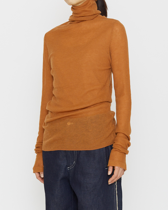 Knitted Tops: FC437 Terra Cotta, Trousers: GP1I Indigo