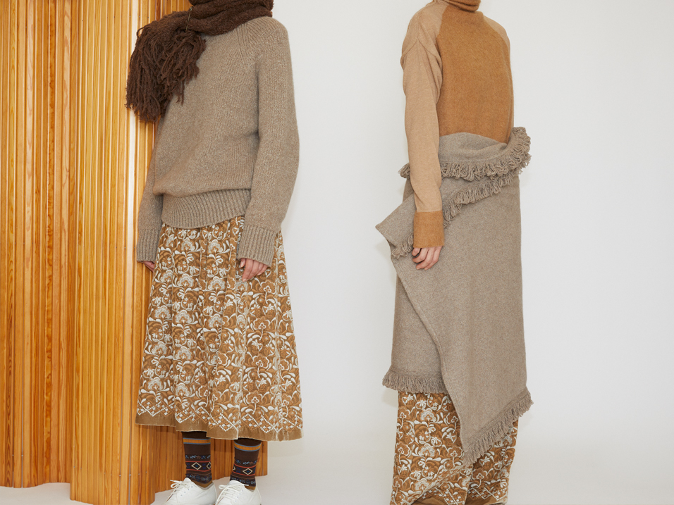 Left Knitted Pullover: SO278 Beige, Skirt: ES214 Beige, Muffler: SO283 Brown, Socks: AM-626BHS Brown, Right Knitted Pullover: SO276 Beige, Trousers: EP215 Beige, Knitted Scarf (as a wrap skirt): SO279 Beige