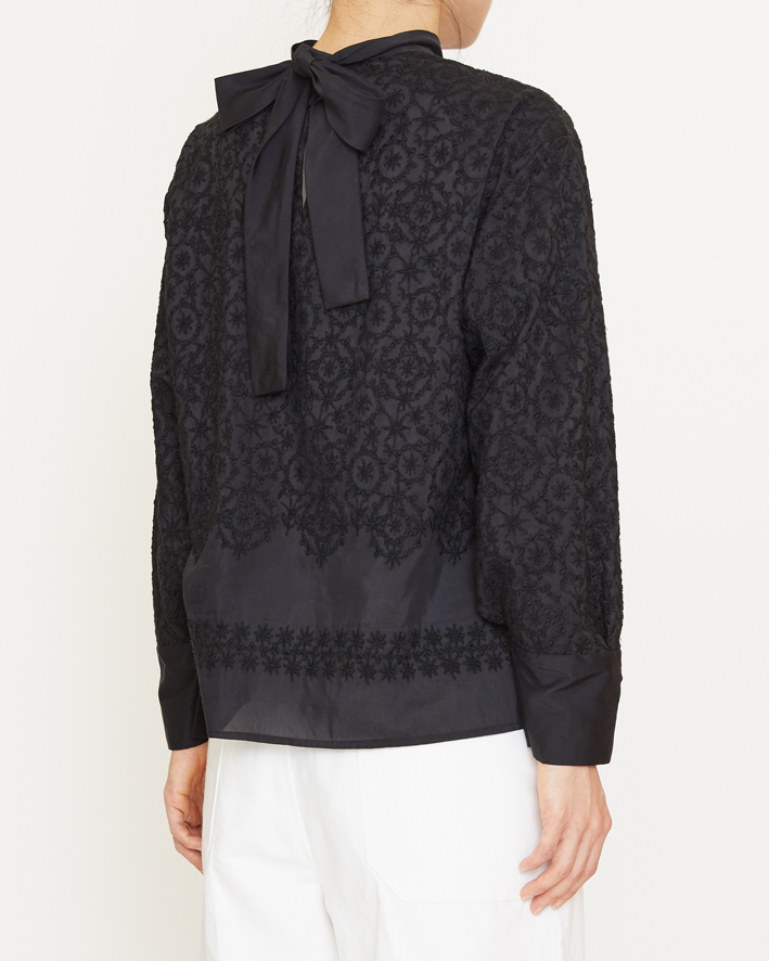 Blouse: EB208 Black, Trousers: GP1I White