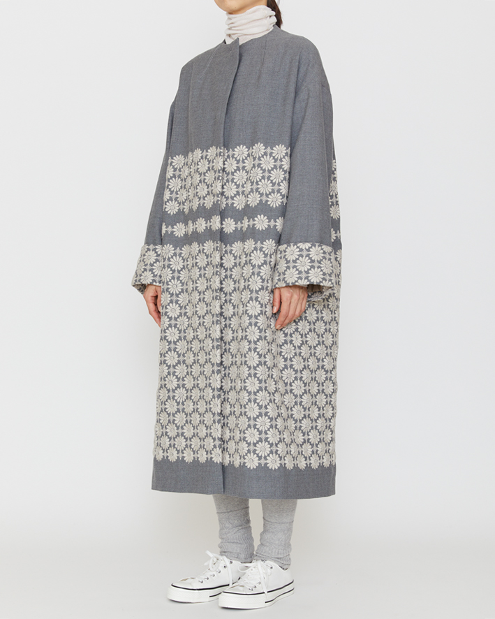 Coat: EC220 Light Grey, Inner Knitted Tops: FC437 Ivory, Leggings: AU54C Light Grey