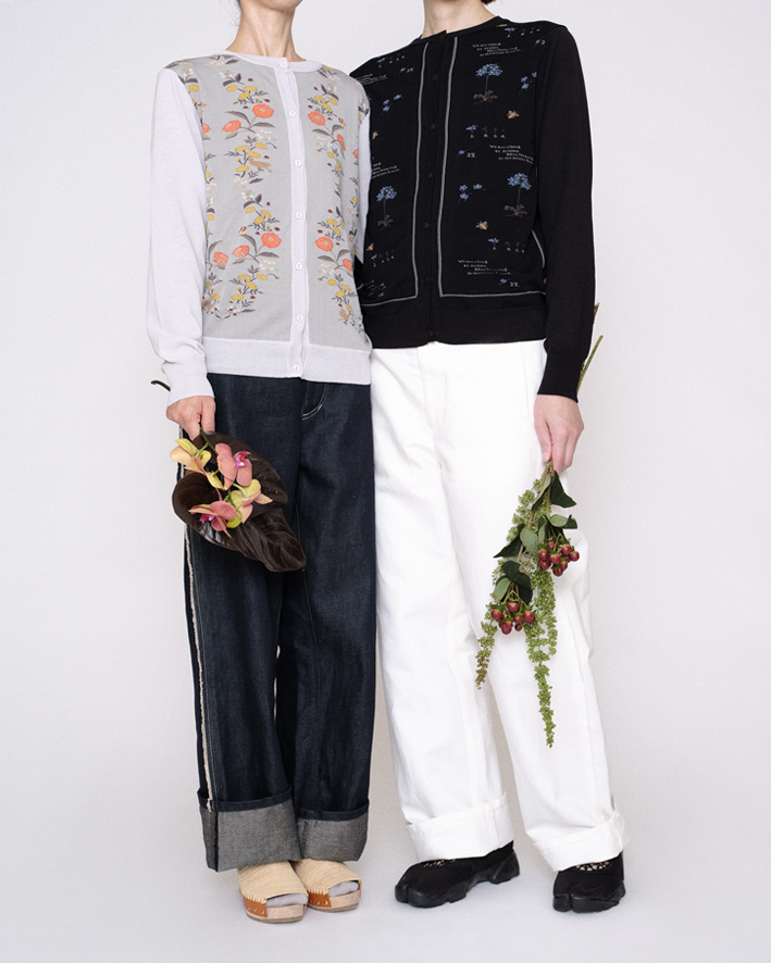 Left Cardigan: NF104-802 Light Grey*Light Grey, Pants: GP1J Indigo, Right Cardigan: NF104-801 Black*Black, Pants: GP1J White