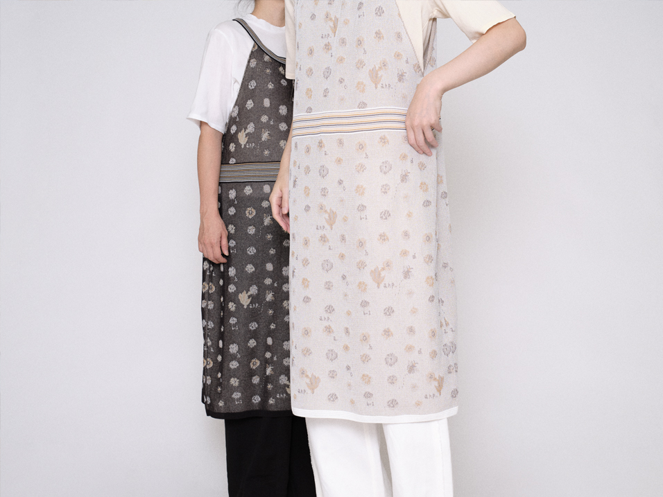 Left Knitted Dress: SO294 Black, T-shirts: KNT259 White, Pants: KP263 Black, Right Knitted Dress: SO294 White, T-shirts: KNT266 Ivory, Pants: GP1J White