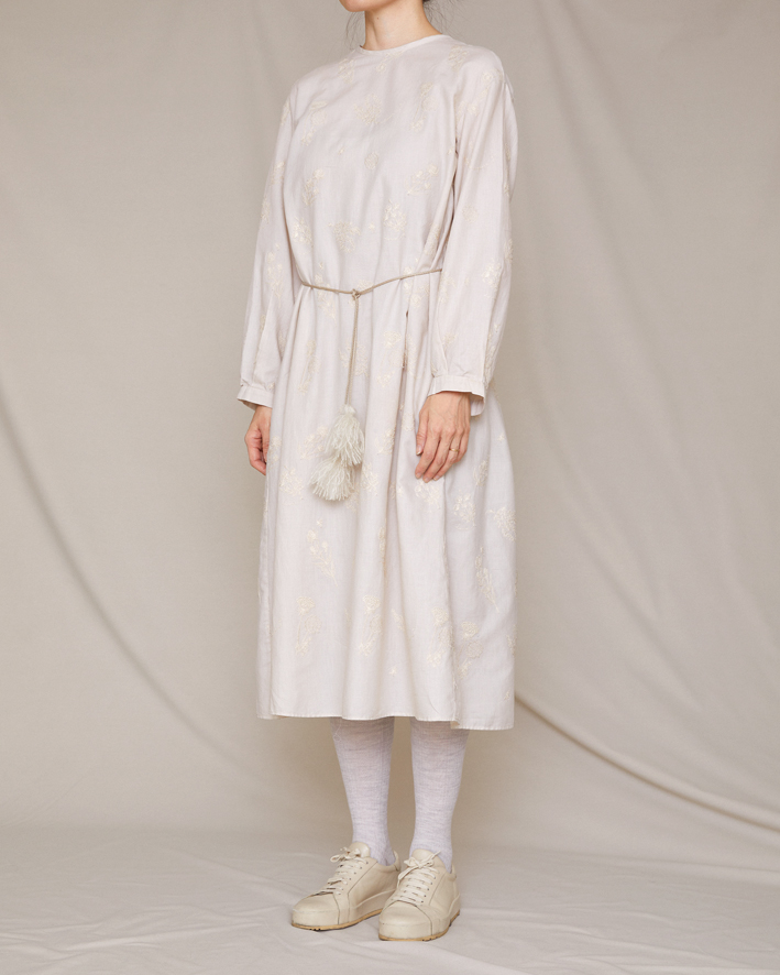 Dress: DED18 Ivory, Tights: KT-168A White