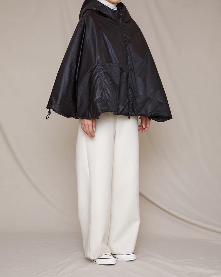Poncho: VC109 Black, Inner: KNT210F Ivory, Trousers: WP182 Ivory