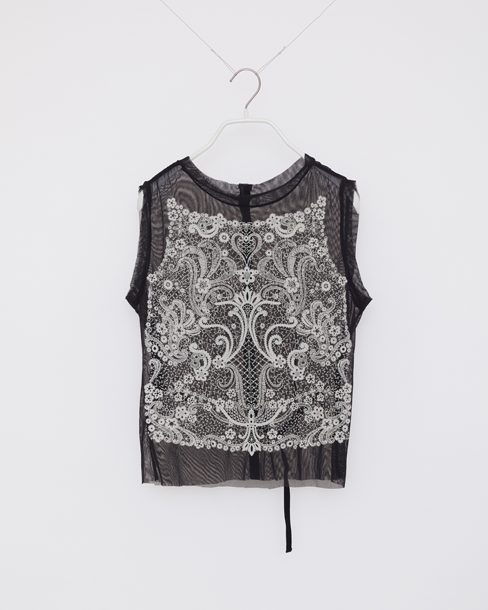 MT04A-F53: Black*White