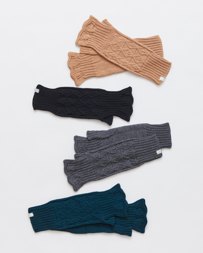 AU52D: Beige, Black, Grey, Dark Green