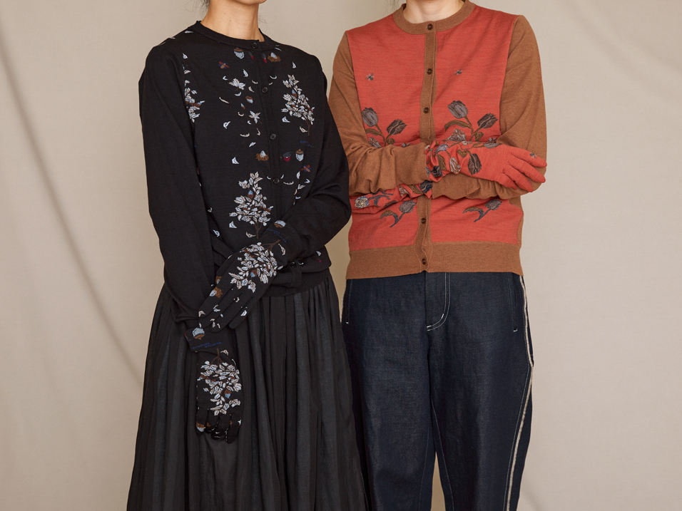 Left Cardigan: NF104-806 Black*Black, Skirt: LS104A Black, Gloves: NG1-806 Black, Right Cardigan: NF104-805 Coral*Camel, Trousers: GP1K Indigo, Gloves: NG1L-805 Coral