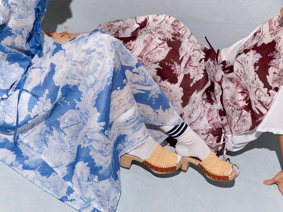 Left Tops: PB60 Blue, Skirt: PS61 Blue, Socks: AM-813 White, Right T-shirt: KNT274 Wine, Skirt: PS61 Wine, Socks: AS-191A Cream