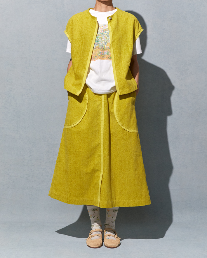 Vest: WV184 Yellow, T-shirt: KNT278 White, Skirt: WS185 Yellow, Socks: AS-233 Off White