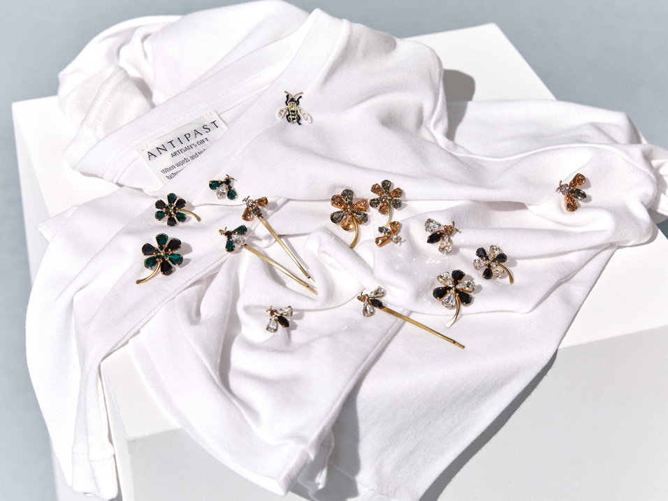 From left: AC95-26P Green, AC95S-26P Green, AC96S-26P Green, AC110K Beige, Green, AC96S-26P Black, AC95-26P Beige,
AC95S-26P Beige, AC96S-26P-Beige, AC110K Black, AC96-26P Black, AC95-26P Black, AC95S-26S Black, AC96-26P Black, Beige