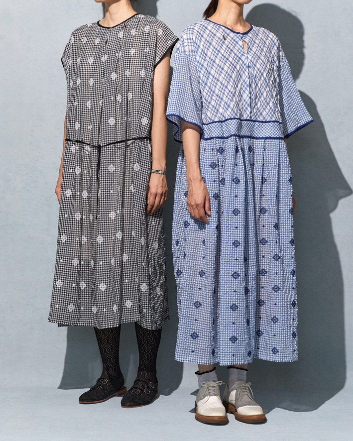 Left Dress: EOP254 Black, Socks: KT-180HS Black, Bracelet: AC145B Black, Brooch: AC95S-26P Black, Right Dress: EOP255 Blue, Socks: AM-822 Silver, Brooch: AC96-26P Blue