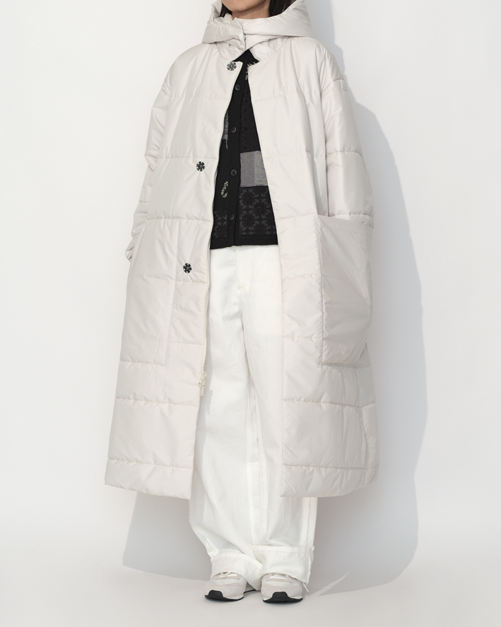 Coat: VC112 White, Cardigan FK161 Black, Trousers: GP1M White