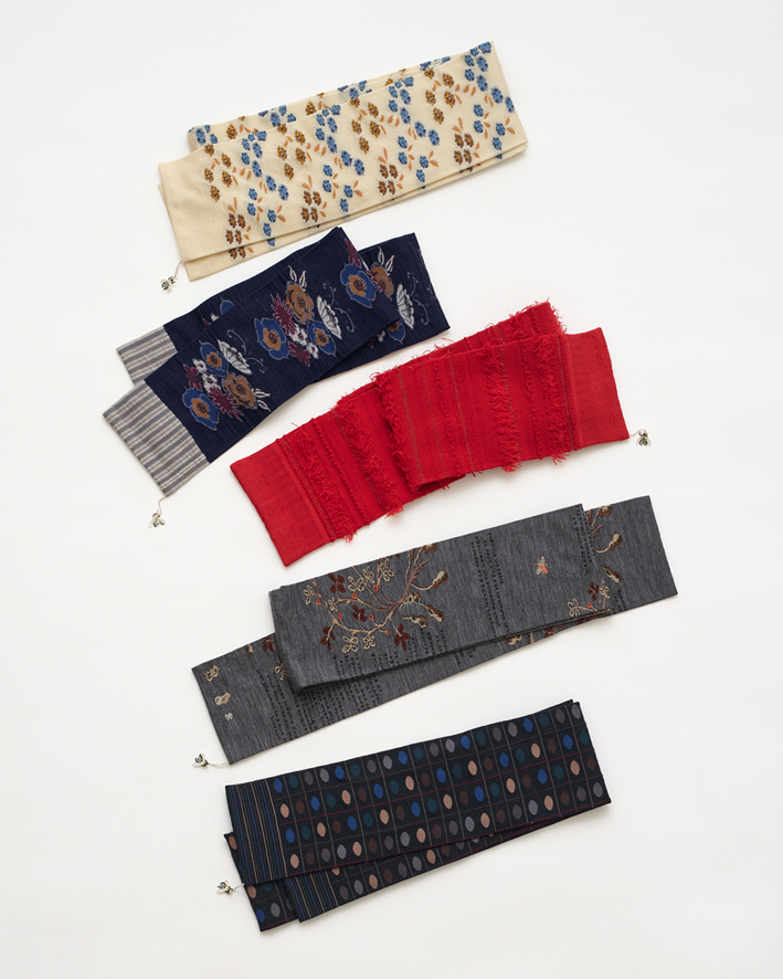 From top: M46-825 Ivory, M46-548A Navy, M46-82A Red, M46-826 Grey, M46-829 Navy