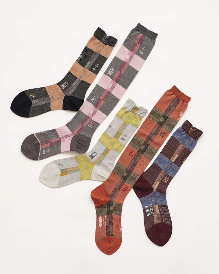 AM-824, AM-824HS: Black, Grey, Light Grey, Orange, Wine