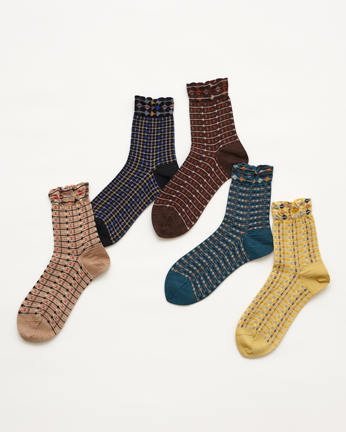 AM-698A: Beige, Black, Brown, Turquoise, Yellow